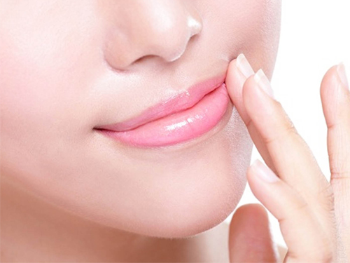 Jangan lupa bersihkan bibir dari lipstik, Belajar Make Up Natural